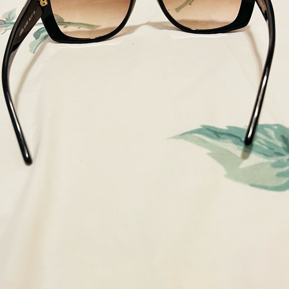 Just cavalli medium size sunglasses. - Picture 3 of 5